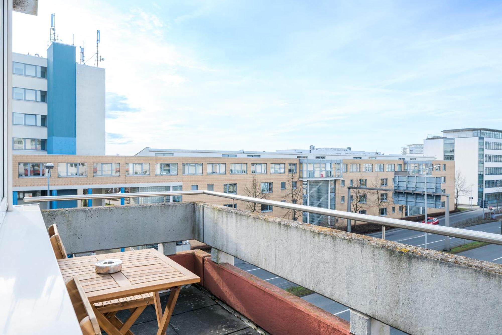 Free Living - City Design Apartments, Zentrum, Outlet, Balkon, Kueche Wolfsburg Buitenkant foto