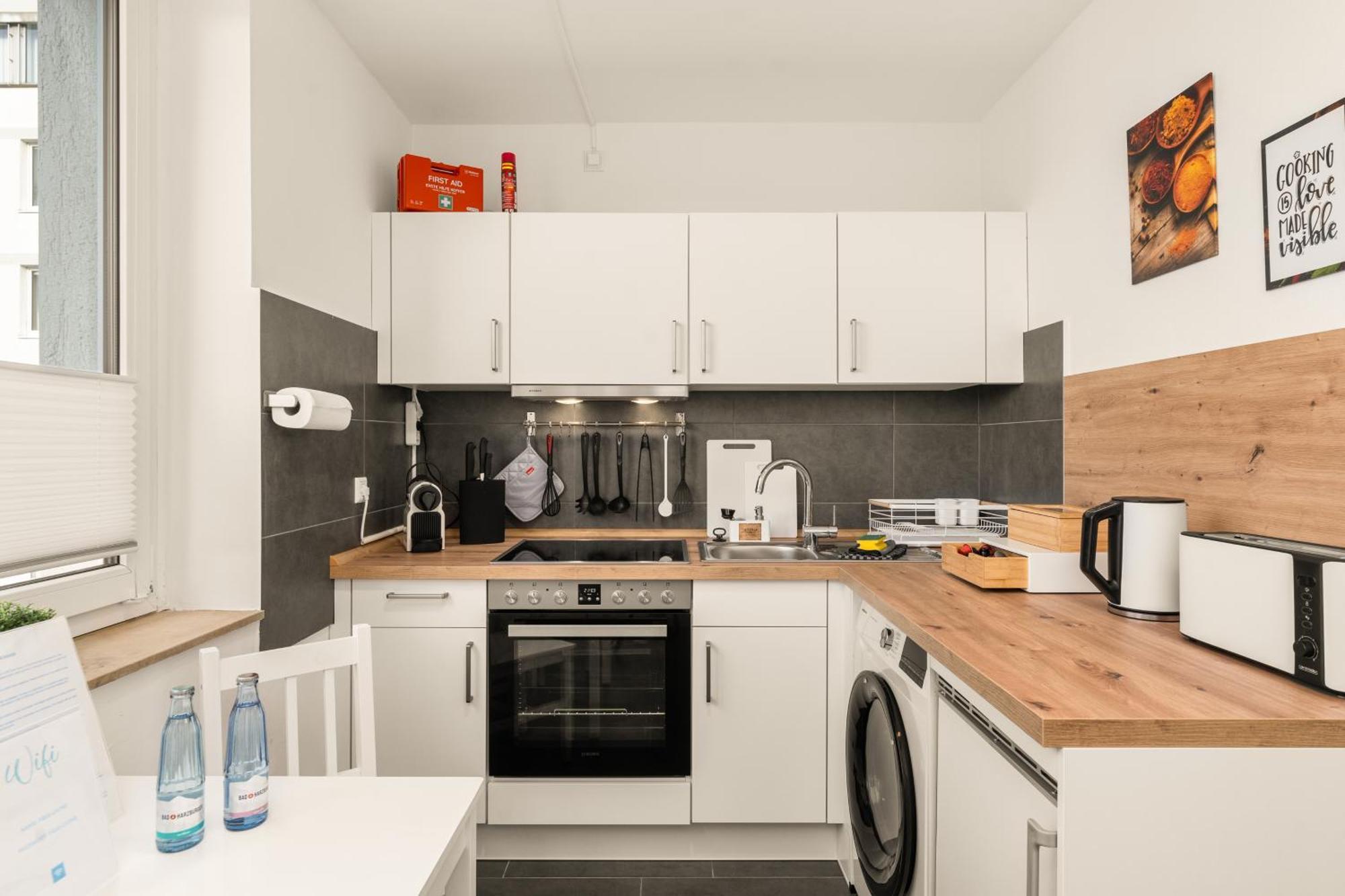 Free Living - City Design Apartments, Zentrum, Outlet, Balkon, Kueche Wolfsburg Buitenkant foto